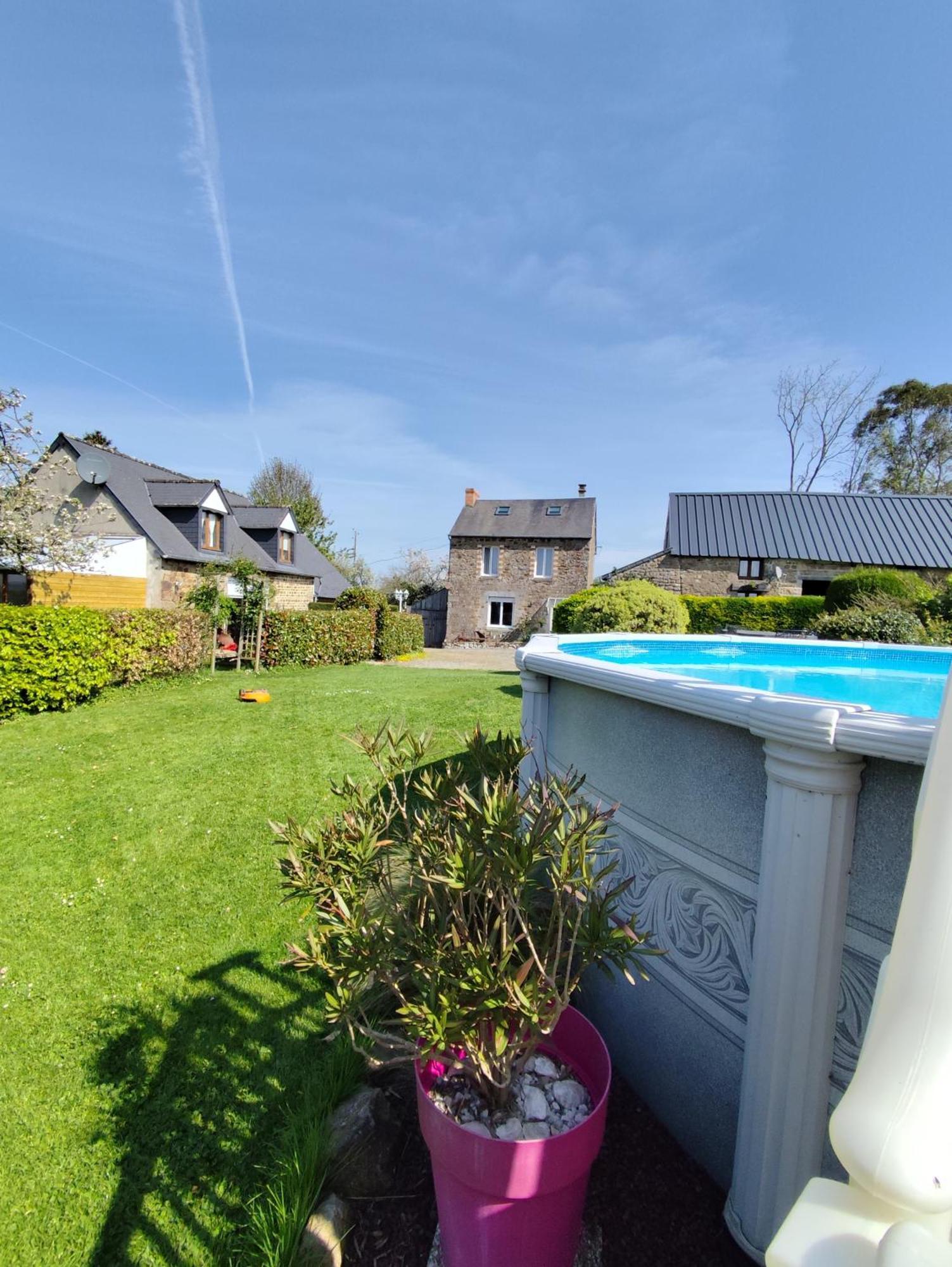 Le Jardin B&B Isigny-le-Buat Екстериор снимка